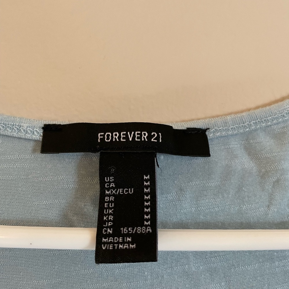 3 for $15💗NWOT Super cute cropped top! - Picture 2 of 4
